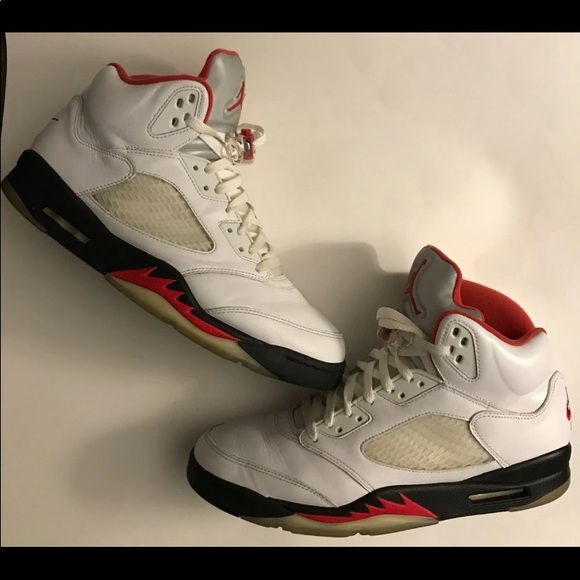 Authentic Jordan 5 Retro Fire Red Silver Tongue 2020 - Picture 2 of 6